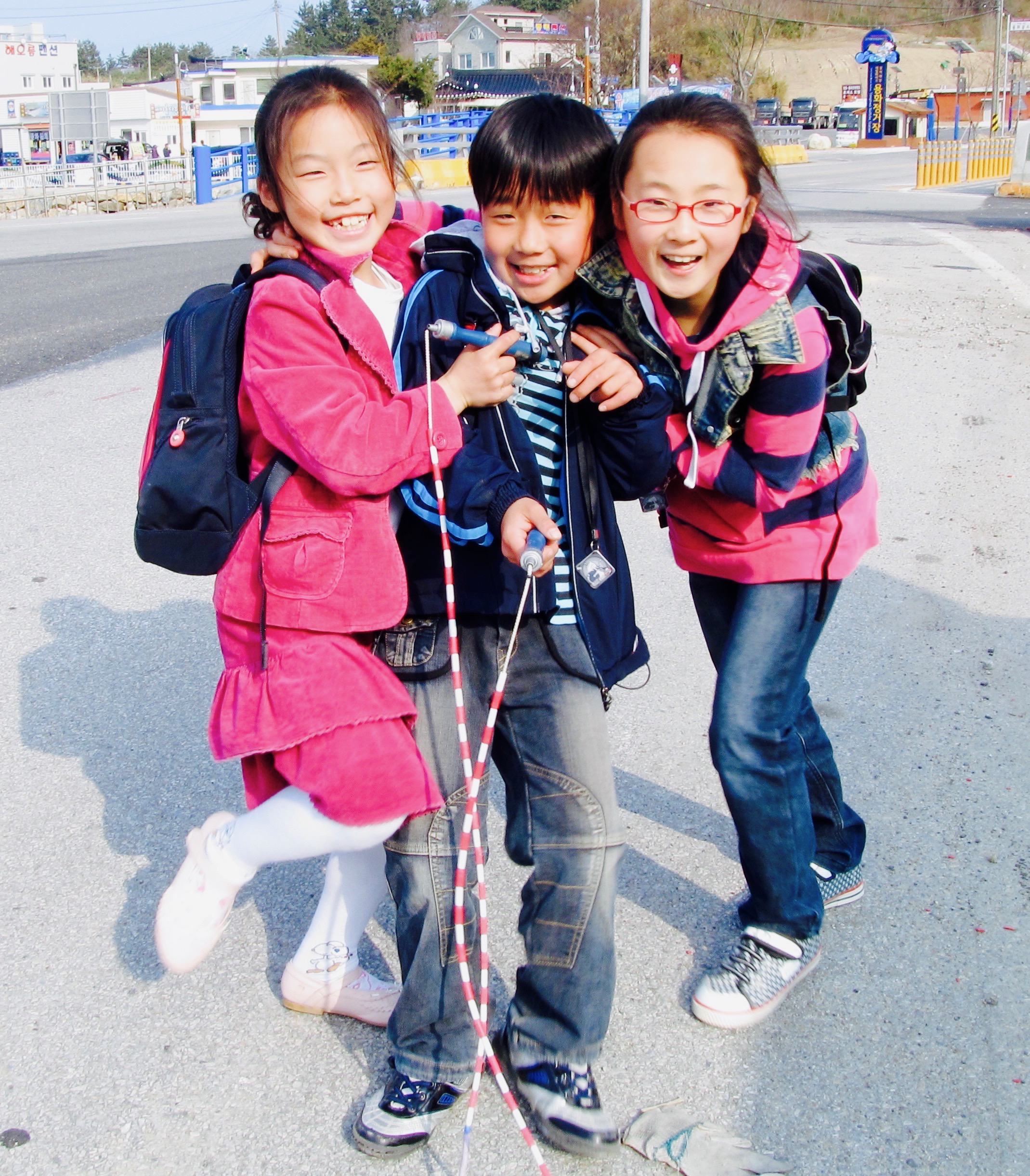 jangho elementary students goofing off while they wait for the bus