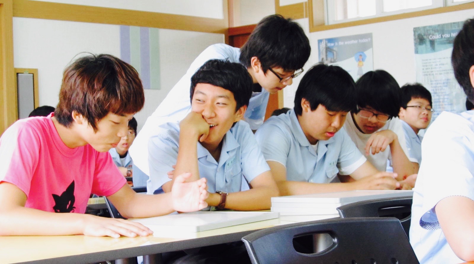 students trying to figure out answers to English event at school festival